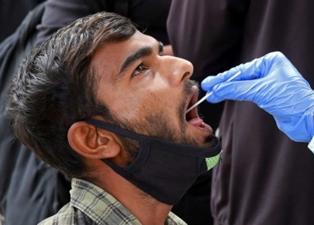 भारत में पिछले 24 घंटे के अंदर कोविड के 8,586 नए मामले आए, 48 मौतें