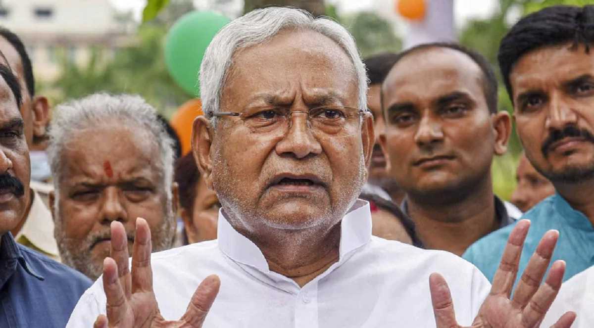 दागी मंत्रियों को लेकर JDU में बगावत, नीतीशने मंत्री को दिया क्लीनचिट