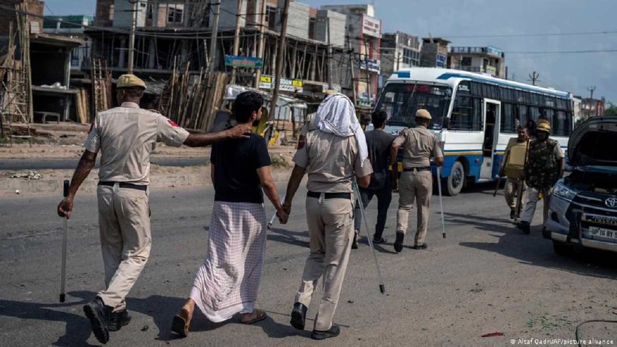 हरियाणा में हिंसा अभी भी जारी है