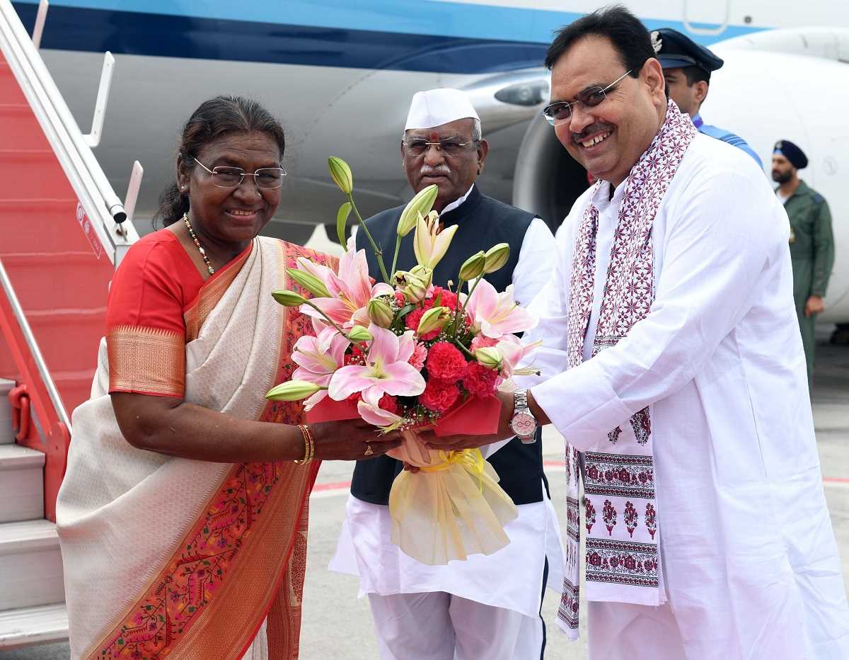 राष्ट्रपति मुर्मु के जयपुर पहुंचने पर बागडे एवं भजनलाल ने की अगवानी