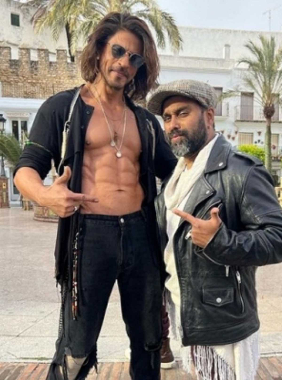 झूमे जो पठान के कोरियोग्राफर ने शाहरुख के एब्स को लेकर किया बड़ा खुलासा