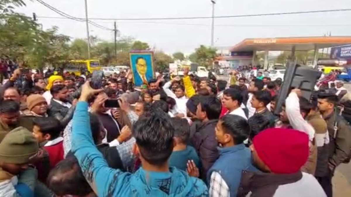 जातिगत जनगणना की मांग को लेकर सड़कों पर प्रदर्शन