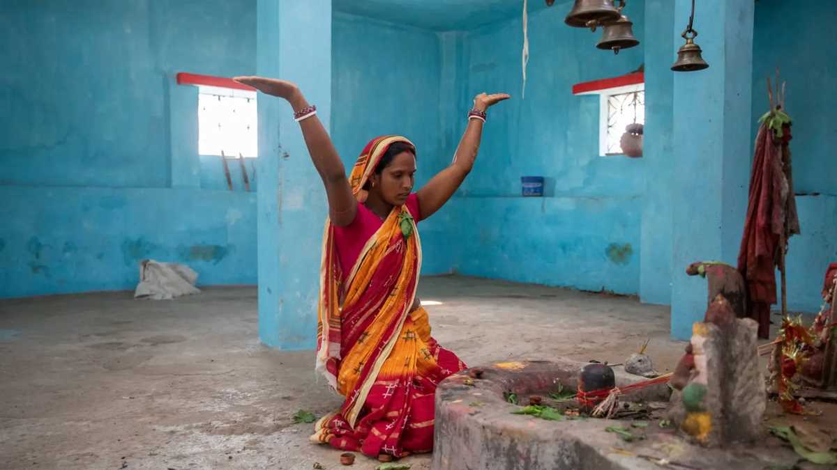 हिंदू धर्म के नाम पर सांप्रदायिकता और अंधविश्वास फैलाने का राजनीतिक खेल