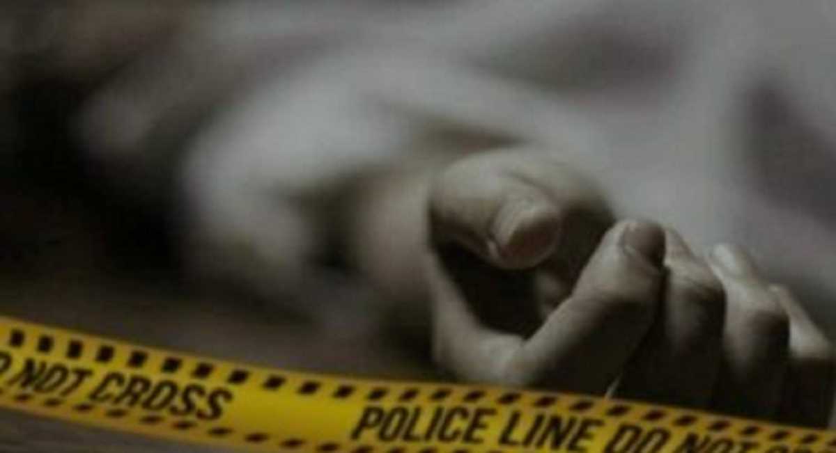 प्रेम करने के जुर्म में पिता, मां और भाइयों ने छात्रा की हत्या कर लाश गड्ढे में गाड़ दी प्रेम करने के जुर्म में पिता, मां और भाइयों ने छात्रा की हत्या कर लाश गड्ढे में गाड़ दी