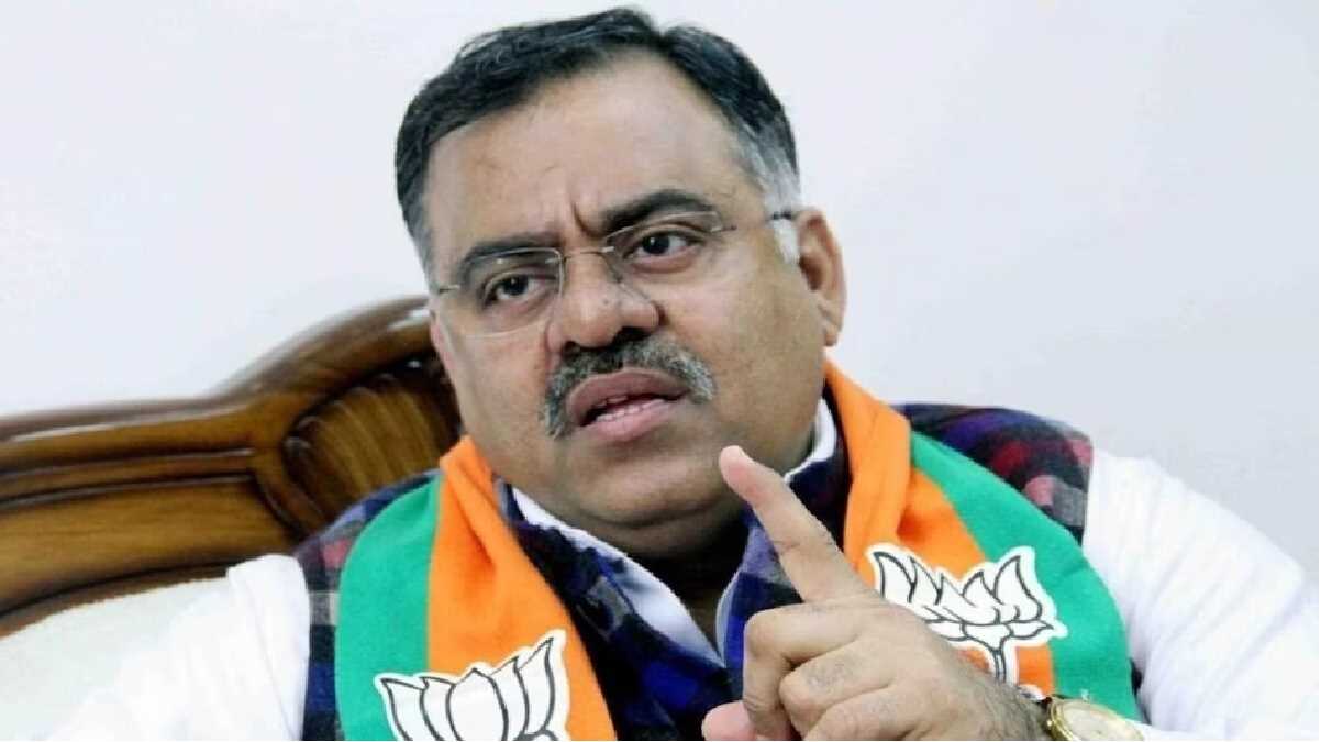 कांग्रेस के नेताओं का चेहरा देखकर ‘खर्ची-पर्ची’ की याद आती है: तरुण चुघ कांग्रेस के नेताओं का चेहरा देखकर ‘खर्ची-पर्ची’ की याद आती है: तरुण चुघ