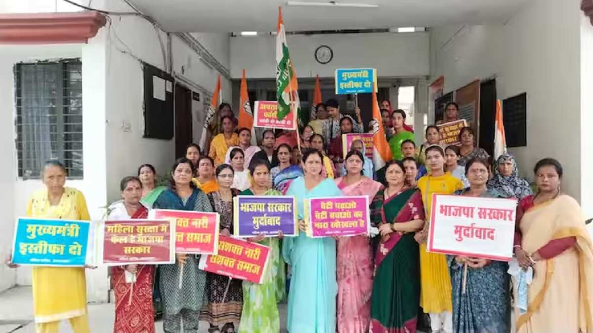 उत्तराखंड में नर्स की हत्या पर सीबीआई जांच की मांग को लेकर कांग्रेस का धरना प्रदर्शन उत्तराखंड में नर्स की हत्या पर सीबीआई जांच की मांग को लेकर कांग्रेस का धरना प्रदर्शन