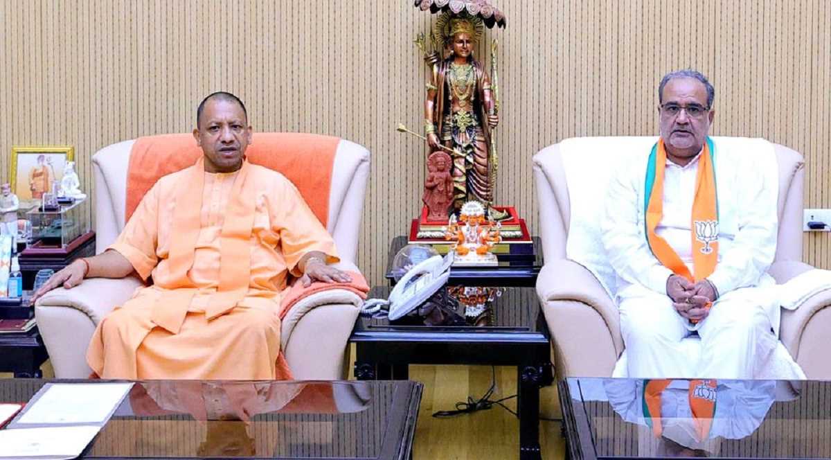 यूपी बीजेपी अध्यक्ष पद संभालने के बाद भूपेंद्र चौधरी ने दिया पंचायती राज मंत्री के पद से इस्तीफा यूपी बीजेपी अध्यक्ष पद संभालने के बाद भूपेंद्र चौधरी ने दिया पंचायती राज मंत्री के पद से इस्तीफा