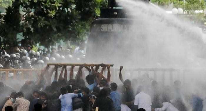 श्रीलंका: प्रधानमंत्री ने विरोध प्रदर्शनों को रोकने के लिए राजनीतिक सुधारों का ऐलान किया