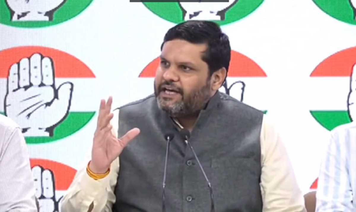 भूमि घोटाले के आरोपों पर कांग्रेस ने बीजेपी पर कसा तंज, क्या यह न खाऊंगा, न खाने दूंगा मॉडल है