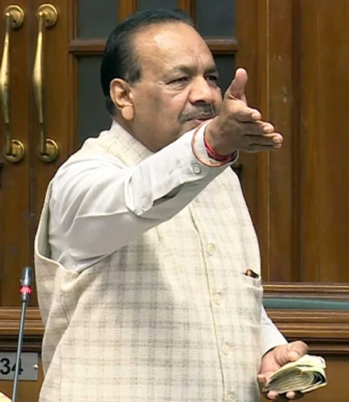 AAP विधायक ने विधानसभा में लहराईं नोटों की गड्डियां, बताया किसने दी रिश्वत; भर्ती घोटाले का दावा