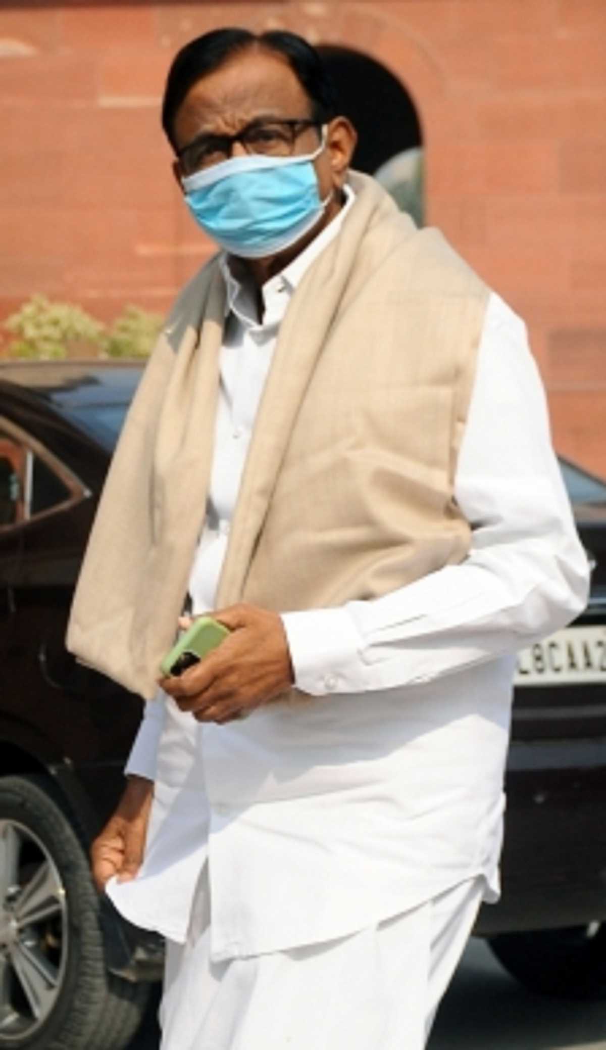 नोटबंदी पर असहमतिपूर्ण फैसला अनियमितता की ओर कर रहा इशारा : चिदंबरम नोटबंदी पर असहमतिपूर्ण फैसला अनियमितता की ओर कर रहा इशारा : चिदंबरम