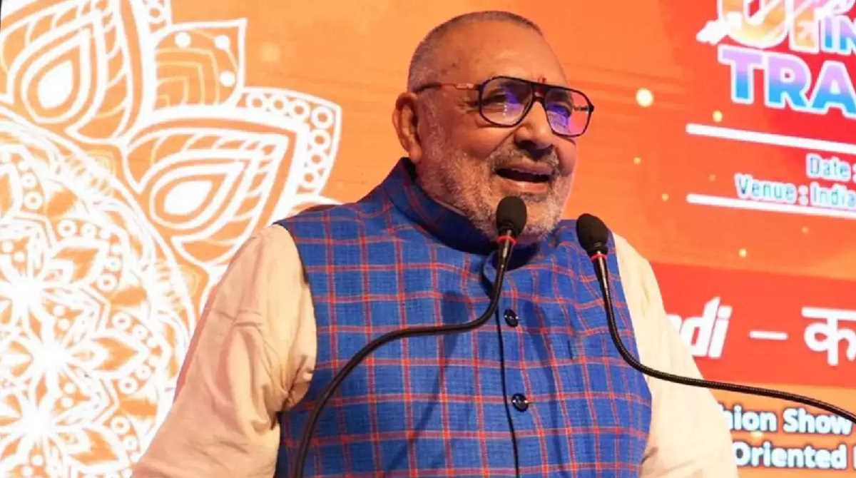 विकास देखने के लिए विपक्ष में दृष्टि की कमी, चश्मा बांटने की जरूरत : गिरिराज सिंह