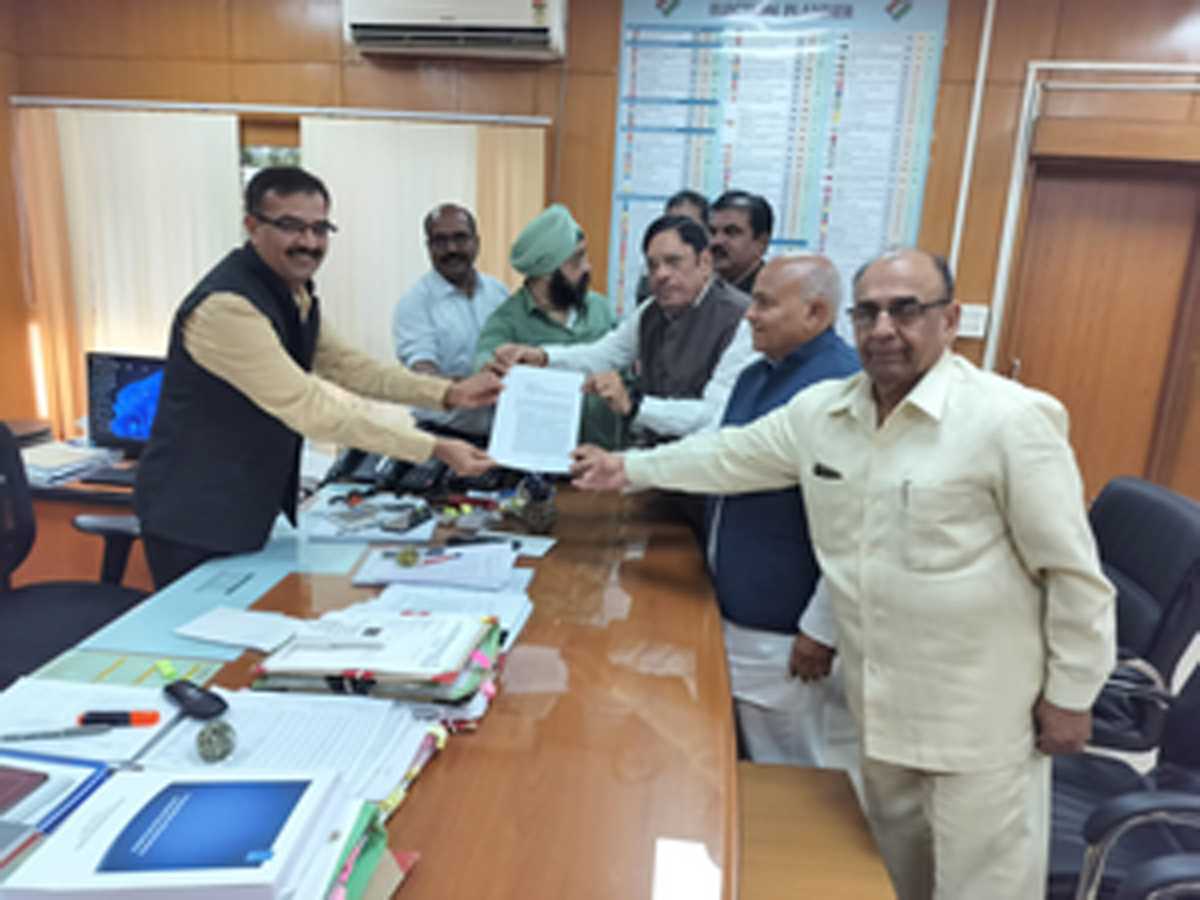 भिंड कलेक्टर को मतगणना से दूर रखने की मांग भिंड कलेक्टर को मतगणना से दूर रखने की मांग