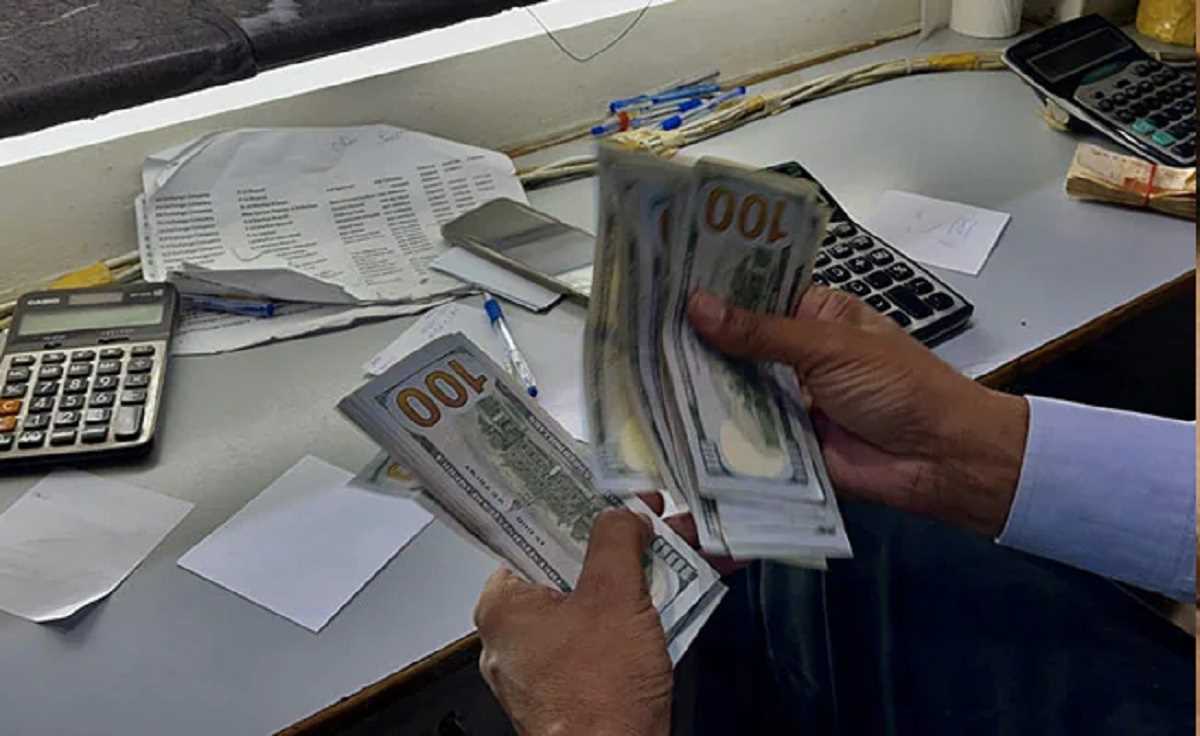 क्यों गिरा पाकिस्तानी रुपया