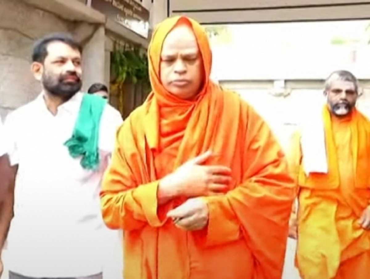 लिंगायत मठ सेक्स स्कैंडल: संत के खिलाफ साजिश रचने के आरोप में पीड़िता की मां गिरफ्तार