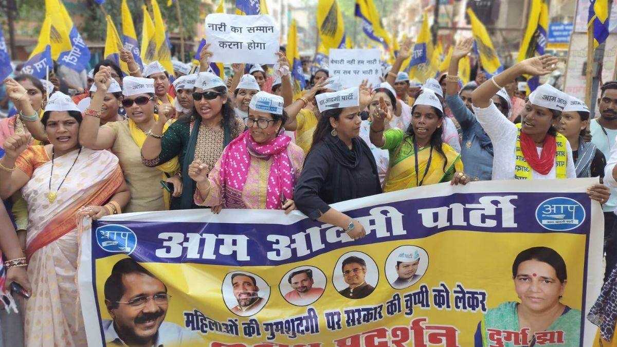 महिलाओं के खिलाफ अपराध को लेकर राजघाट पर आप महिला विंग का प्रदर्शन महिलाओं के खिलाफ अपराध को लेकर राजघाट पर आप महिला विंग का प्रदर्शन