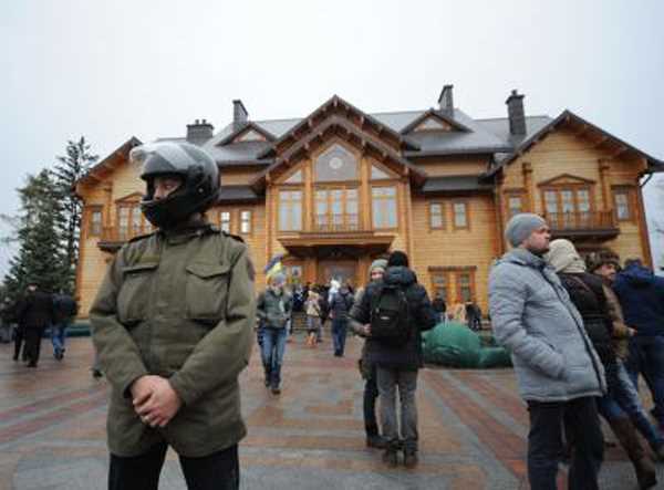 कीव में सप्ताहांत कर्फ्यू हटा, भारतीय दूतावास ने फंसे नागरिकों को ट्रेन पकड़ने की सलाह दी