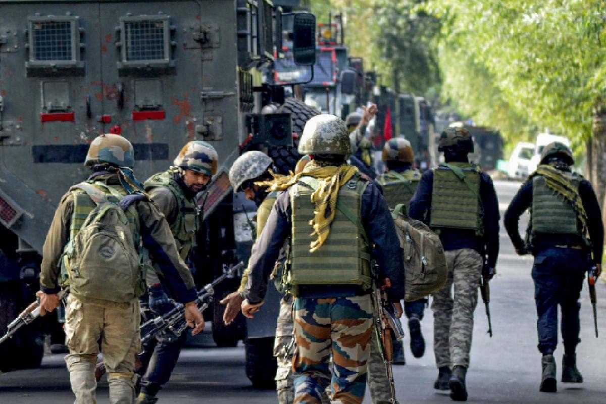 जम्मू कश्मीर: कास्तीगढ़ में सेना और आतंकियों के बीच मुठभेड़, 2 जवान घायल