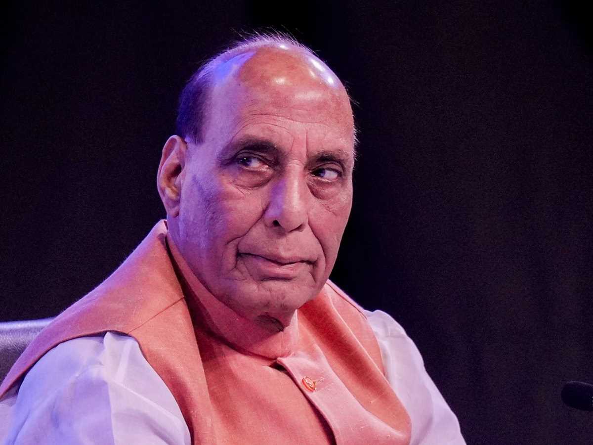 16 मई को रक्षा मंत्री भुज एयरबेस जाएंगे, पश्चिमी सीमा पर सुरक्षा की कर चुके हैं समीक्षा