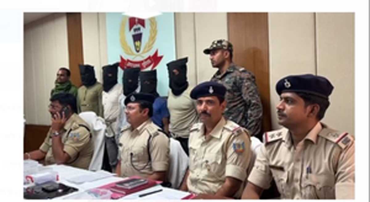 हजारीबाग में जेजेएमपी के कमांडर सहित पांच हार्डकोर नक्सली हथियारों के साथ गिरफ्तार