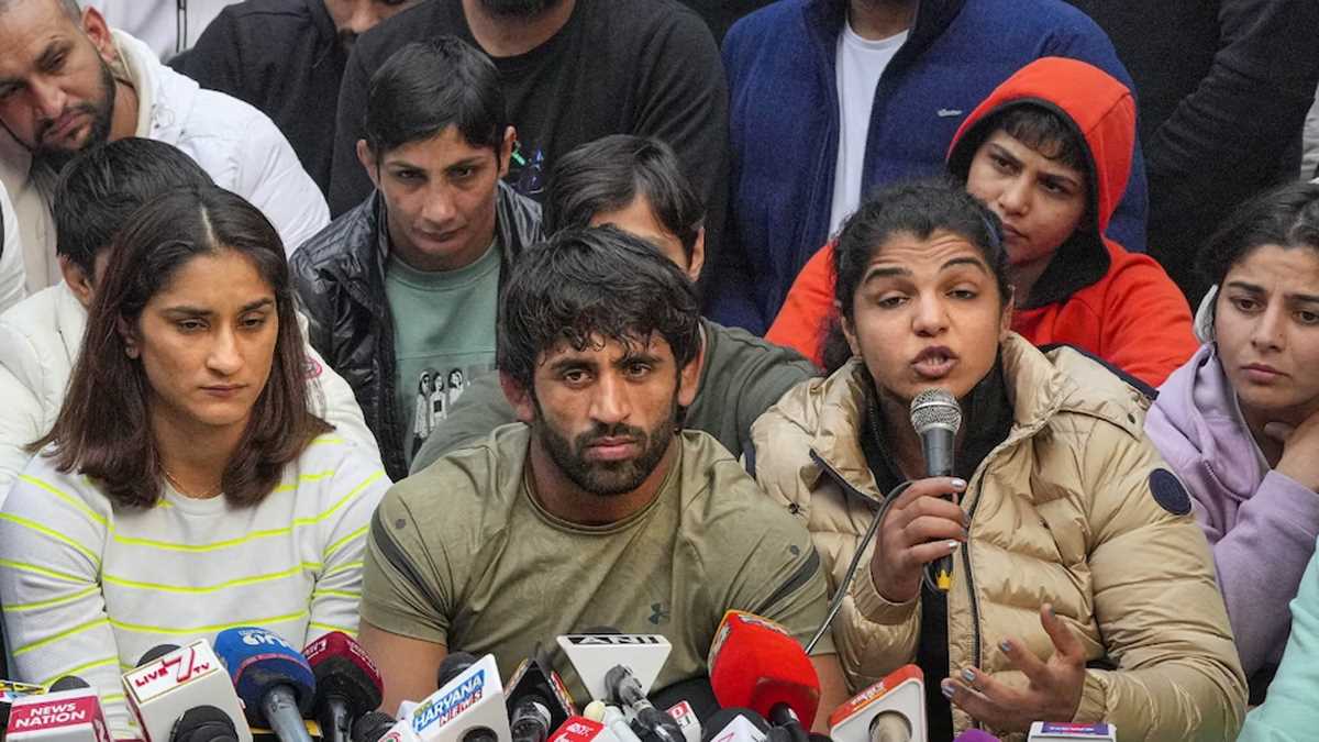 पहलवानों से मुलाकात के बाद खेल मंत्री का एक्शन, बृजभूषण सिंह से मांगा इस्तीफा पहलवानों से मुलाकात के बाद खेल मंत्री का एक्शन, बृजभूषण सिंह से मांगा इस्तीफा