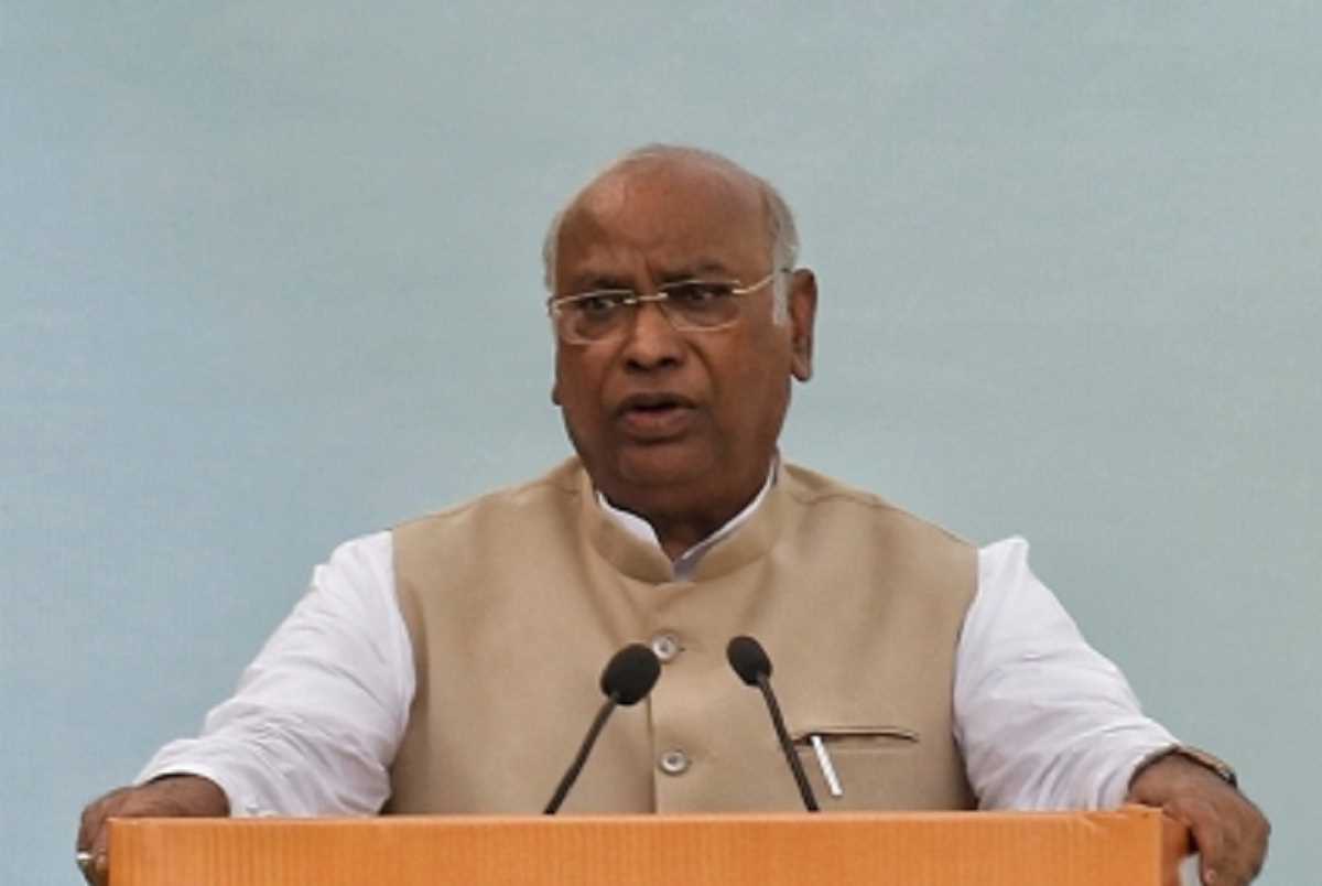 कर्नाटक चुनाव से पहले खड़गे ने बुलाई राज्य के नेताओं की बैठक