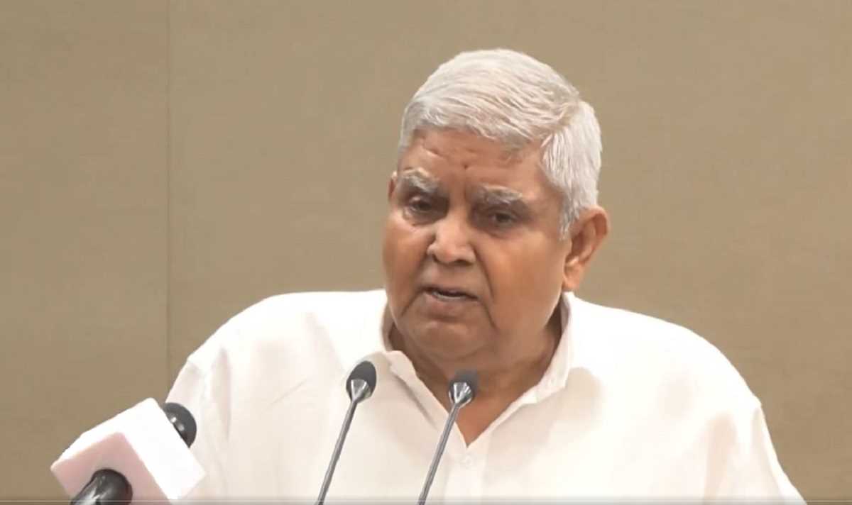 उपराष्ट्रपति ने न्यायपालिका की भूमिका पर उठाए सवाल, राष्ट्रपति को निर्देश देना असंवैधानिक