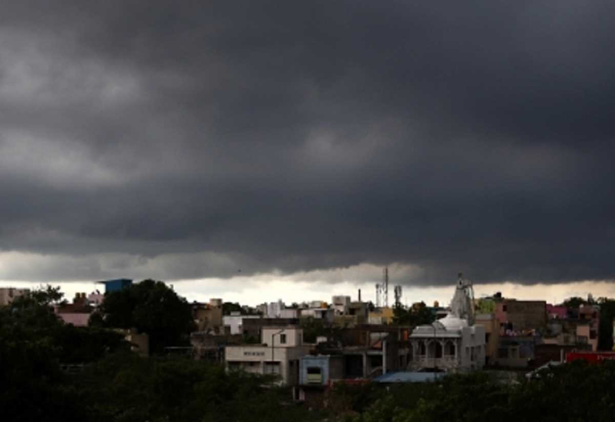 आईएमडी ने तमिलनाडु के कई हिस्सों में मध्यम बारिश होने की भविष्यवाणी की आईएमडी ने तमिलनाडु के कई हिस्सों में मध्यम बारिश होने की भविष्यवाणी की