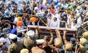 एसडीएम का समर्थन कर रही सरकार