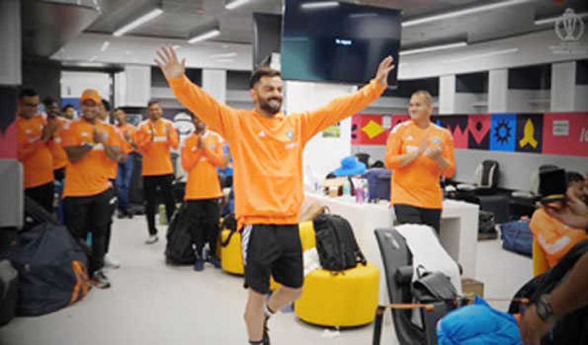 कोहली को ड्रेसिंग रूम में ‘बेस्ट फील्डर ऑफ द मैच’ से नवाजा गया