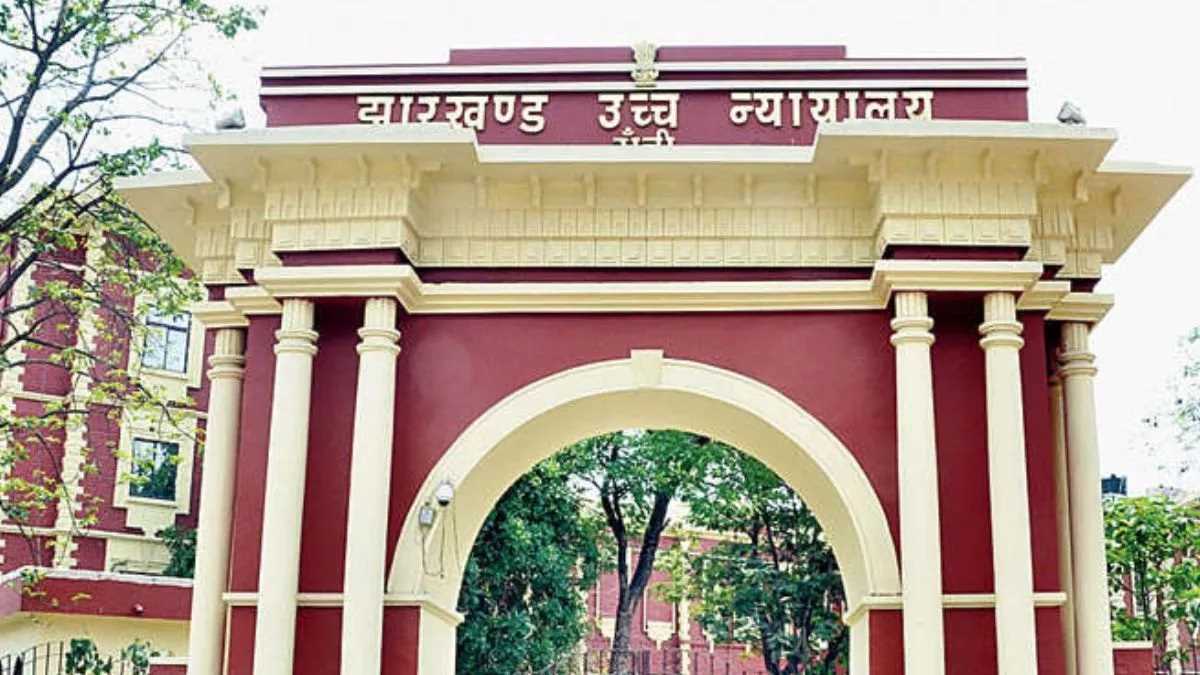 3.50 करोड़ की टीशर्ट और 33 लाख की टॉफी बांटने में गड़बड़ी, हाईकोर्ट ने मांगी जांच की स्टेटस रिपोर्ट