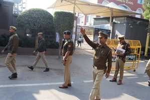 नोएडा में फिर पकड़ी गई लाखों की धनराशि, तीन लोगों से मिला 12.21 लाख रुपए कैश नोएडा में फिर पकड़ी गई लाखों की धनराशि, तीन लोगों से मिला 12.21 लाख रुपए कैश