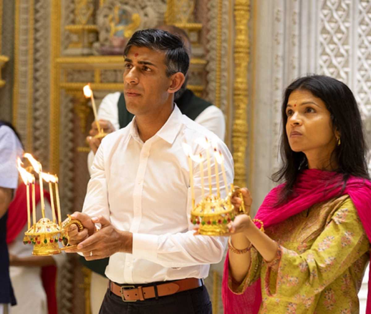 ब्रिटेन के प्रधानमंत्री ऋषि सुनक ने अक्षरधाम मंदिर का किया दौरा