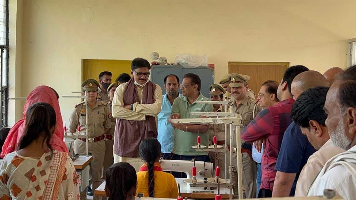 जेवर क्षेत्र में हुआ महिलाओं व बच्चियों को आत्मनिर्भर बनाने का प्रयास आरंभ