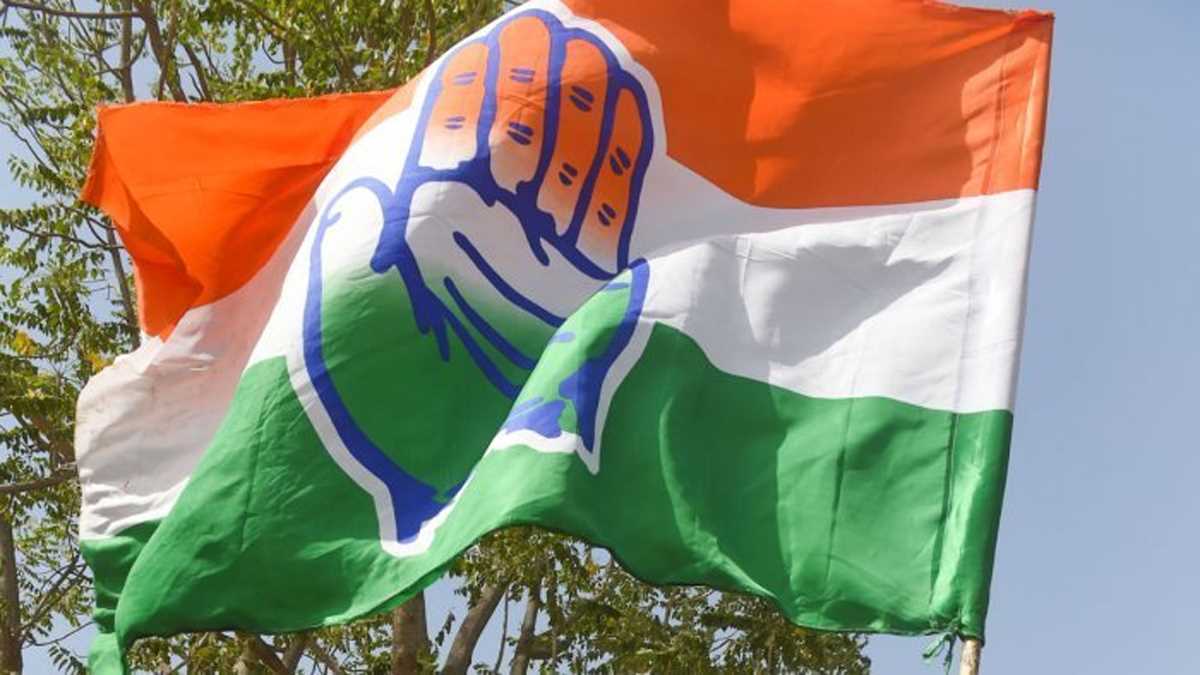 मोदी प्रधानमंत्री पद की गरिमा को ठेस पहुंचा रहे हैं : कांग्रेस