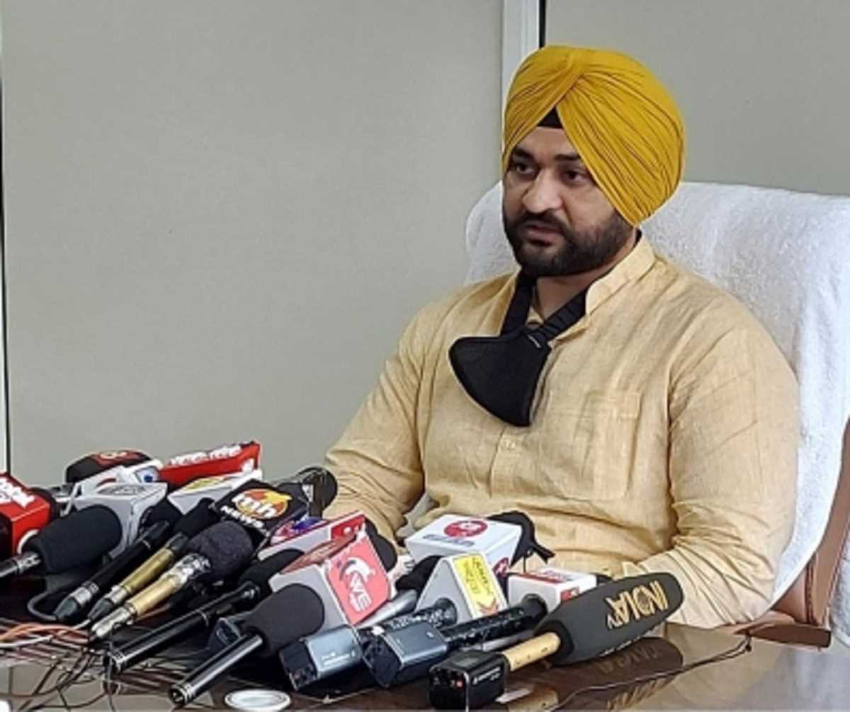 छेड़छाड़ के आरोपों से घिरे संदीप सिंह, महिला एथलीट के इलजामों को खेल मंत्री ने बताया राजनीतिक षड्यंत्र