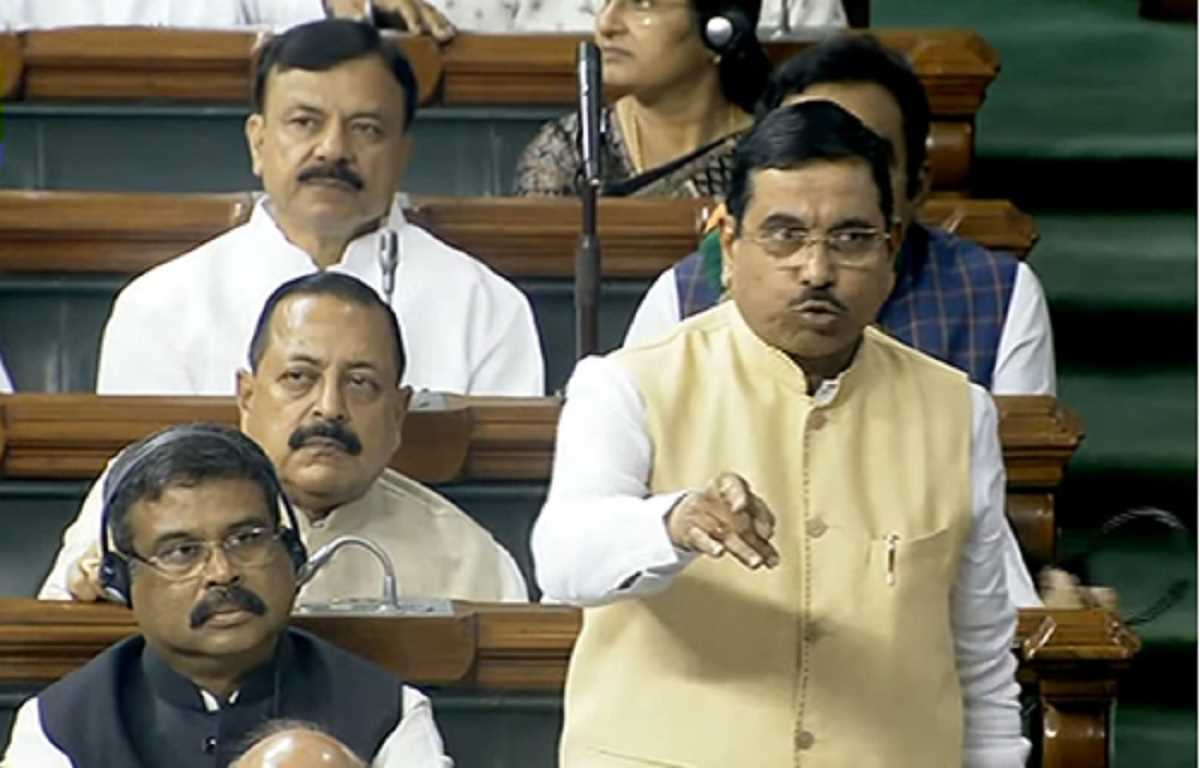 राहुल गांधी अंतिम समय पर भाषण देने से क्यों हटे पीछे? प्रल्हाद जोशी के सवाल पर लोक सभा में तीखी बहस