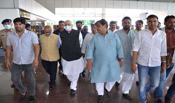 सिन्हा ने भाजपा एवं केन्द्र सरकार पर देश में माहौल खराब करने का लगाया आरोप