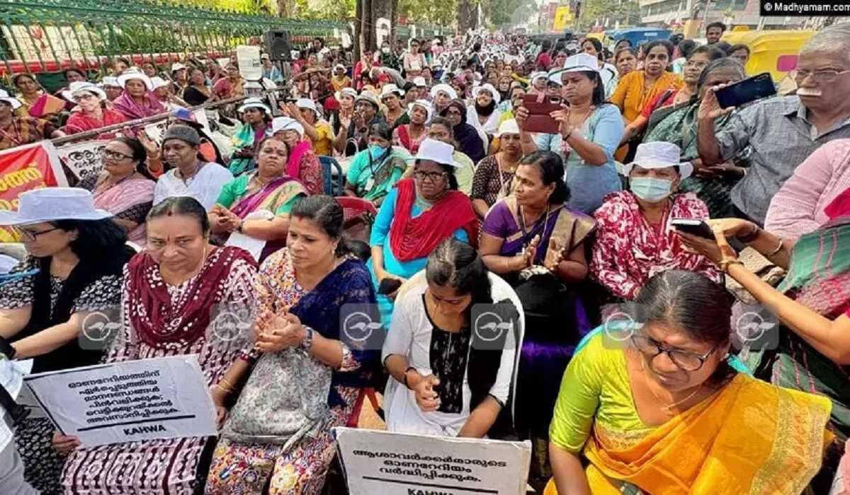 केरल : 13 दिनों से हड़ताल पर आशा कार्यकर्ता, कांग्रेस बोली सीएम चाहें तो 30 मिनट में हल हो सकता है मामला केरल : 13 दिनों से हड़ताल पर आशा कार्यकर्ता, कांग्रेस बोली सीएम चाहें तो 30 मिनट में हल हो सकता है मामला