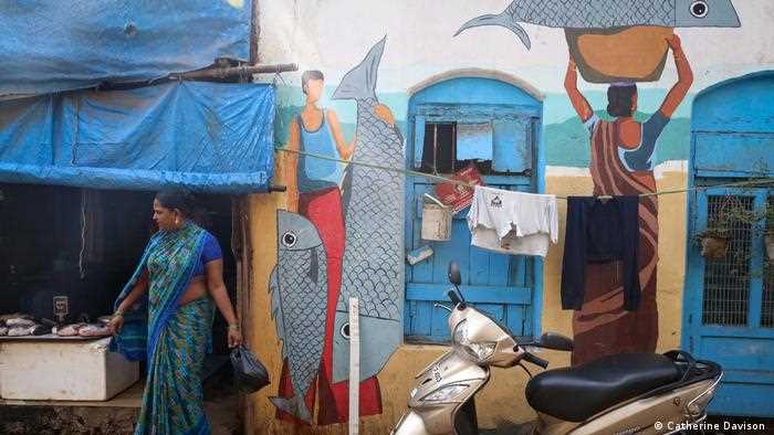 समंदर गर्म होने से मुंबई की 40,000 महिला मछली विक्रेताओं की बिक्री घटी समंदर गर्म होने से मुंबई की 40,000 महिला मछली विक्रेताओं की बिक्री घटी