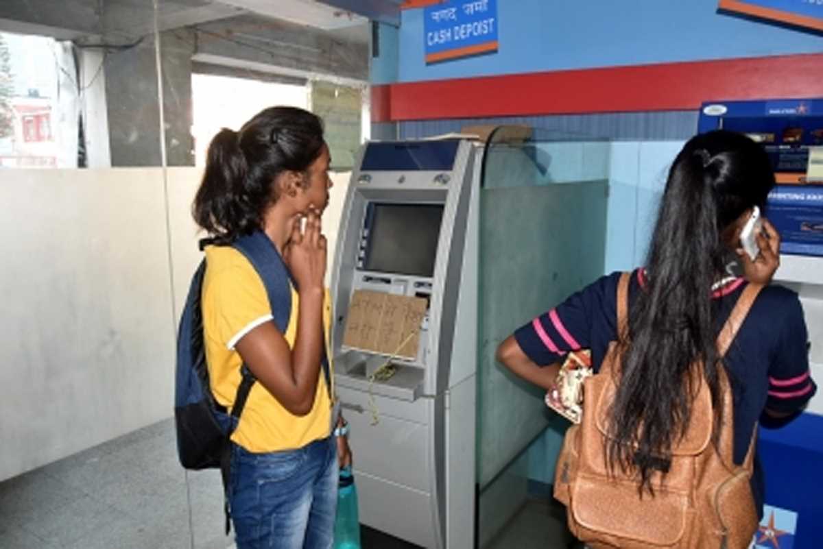 गुरुग्राम में पुलिस ने बिना सुरक्षा गार्ड वाले एटीएम बूथों को सील किया गया