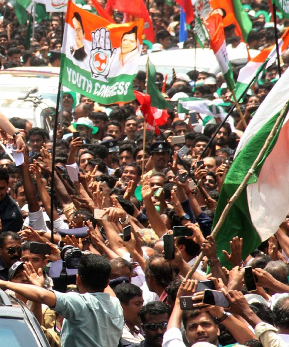 सुप्रीम कोर्ट से राहुल गांधी को राहत, वायनाड में कार्यकर्ताओं ने जश्न मनाया