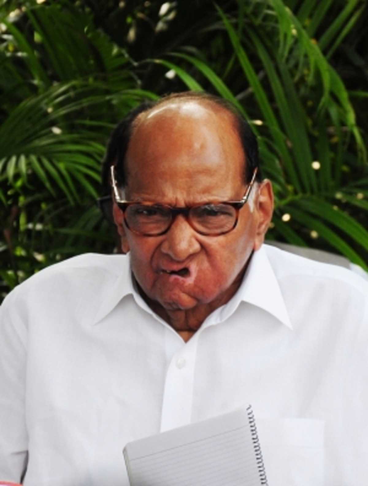 प्रतिष्ठित हस्तियों के अपमान के विरोध में मुंबई में एमवीए के मार्च में शामिल हुए पवार प्रतिष्ठित हस्तियों के अपमान के विरोध में मुंबई में एमवीए के मार्च में शामिल हुए पवार