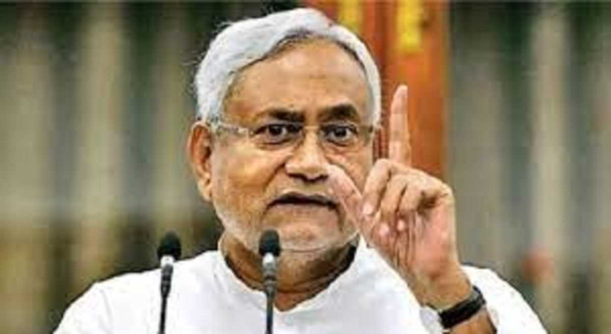 नीतीश पटना लौटे, कहा - विपक्षी दलों के नेताओं से मिलने का कोई कार्यक्रम नहीं था