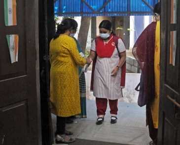 मणिपुर में बढ़ते कोविड मामलों को देखते हुए 24 जुलाई तक बढ़ाई गयी स्कूलों की छुट्टी मणिपुर में बढ़ते कोविड मामलों को देखते हुए 24 जुलाई तक बढ़ाई गयी स्कूलों की छुट्टी