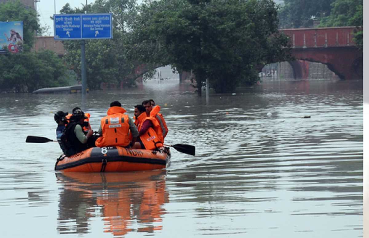यमुना के जलस्तर में कमी के बावजूद दिल्ली के कई हिस्सों में बाढ़ की स्थिति कायम