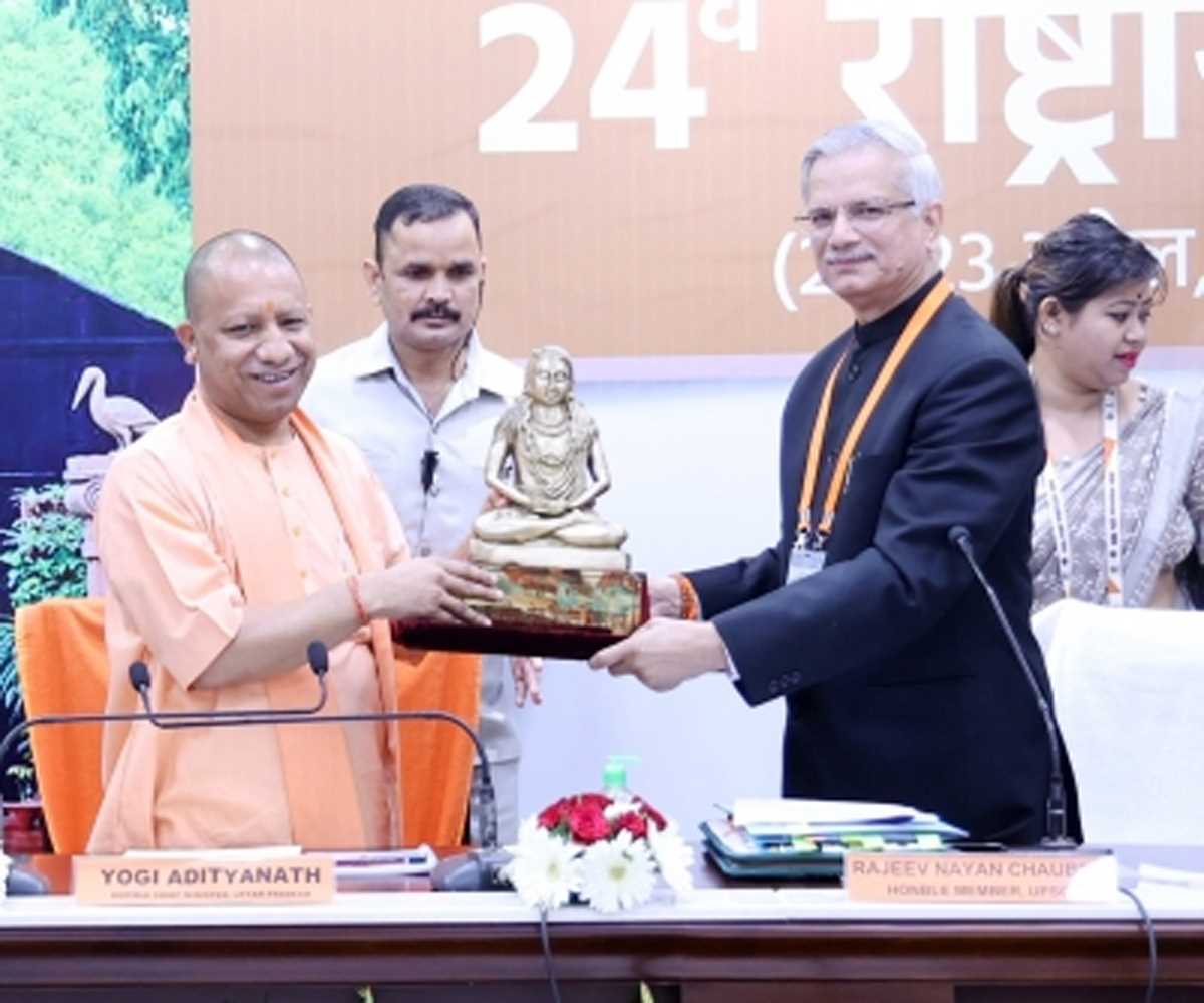 पहले भर्ती प्रक्रिया पर उठते थे सवाल, अब प्रतिभा को मिलता है सम्मान : योगी पहले भर्ती प्रक्रिया पर उठते थे सवाल, अब प्रतिभा को मिलता है सम्मान : योगी