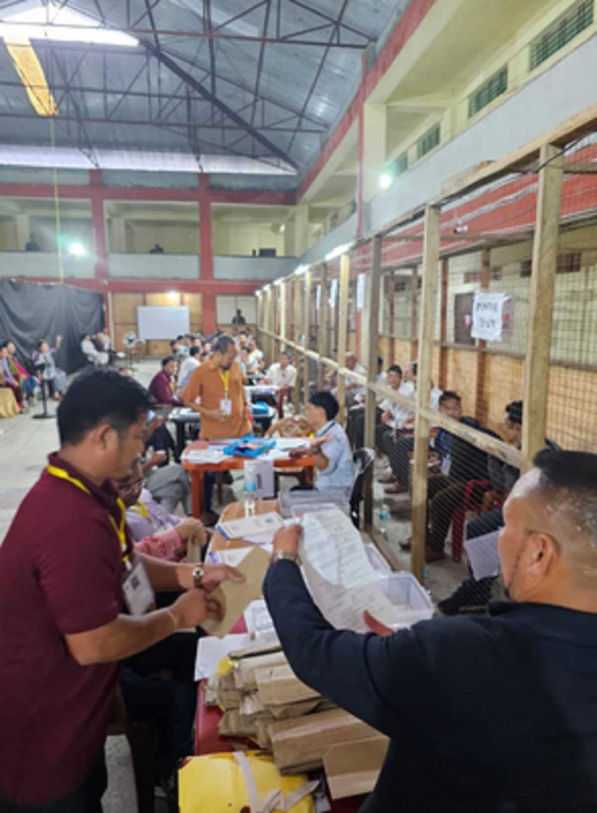 सिक्किम में सत्तारूढ़ एसकेएम लगभग क्लीन स्वीप की तरफ, एक सीट जीती, 29 पर आगे सिक्किम में सत्तारूढ़ एसकेएम लगभग क्लीन स्वीप की तरफ, एक सीट जीती, 29 पर आगे