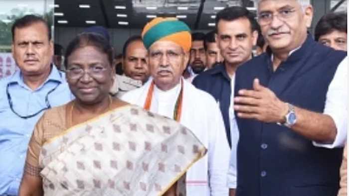 जयपुर में मुर्मू के स्वागत के दौरान भिड़े बीजेपी के वरिष्ठ नेता, वायरल हुआ वीडियो जयपुर में मुर्मू के स्वागत के दौरान भिड़े बीजेपी के वरिष्ठ नेता, वायरल हुआ वीडियो