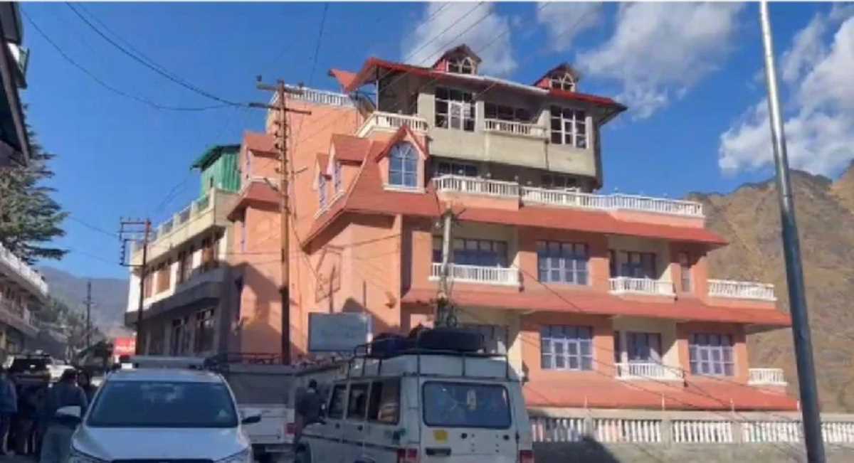 जोशीमठ में दरकते भवनों को जमींदोज करने का काम शुरू, दो होटलों से शुरूआत